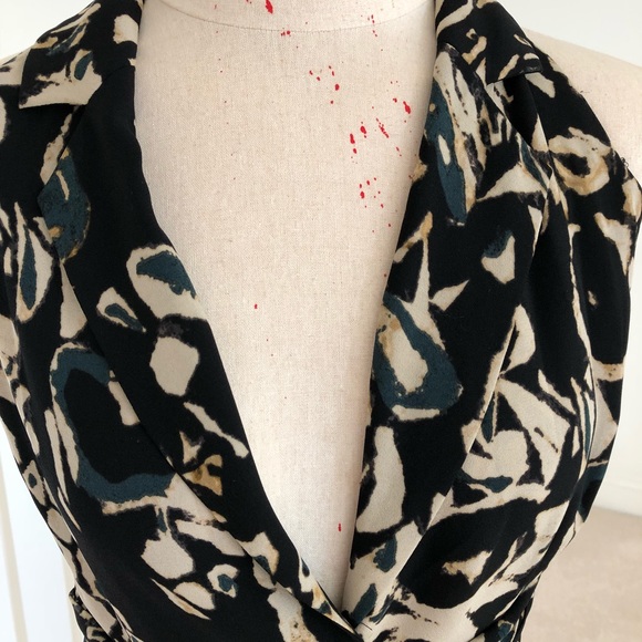 ‼️Sold ‼️Cute printed halter romper - Picture 2 of 8